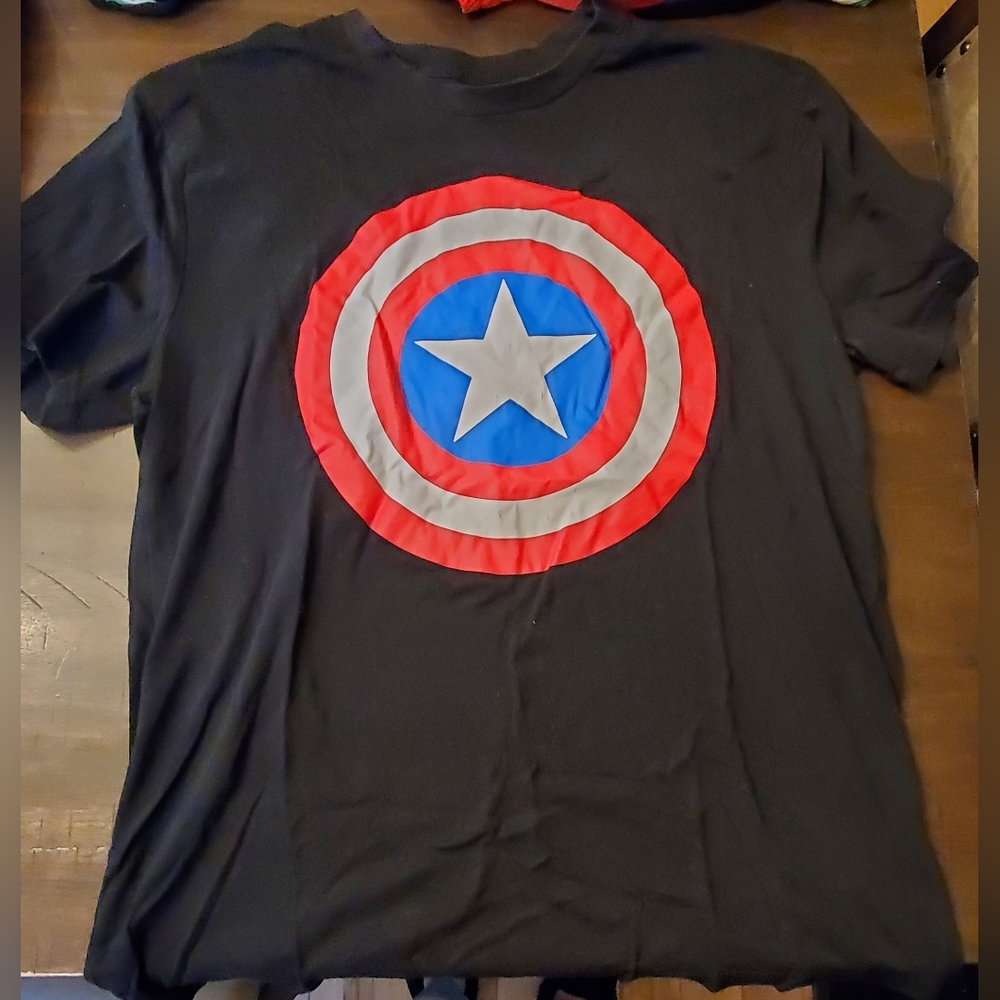 Captaim America Mens Graphic Tee - Size Large